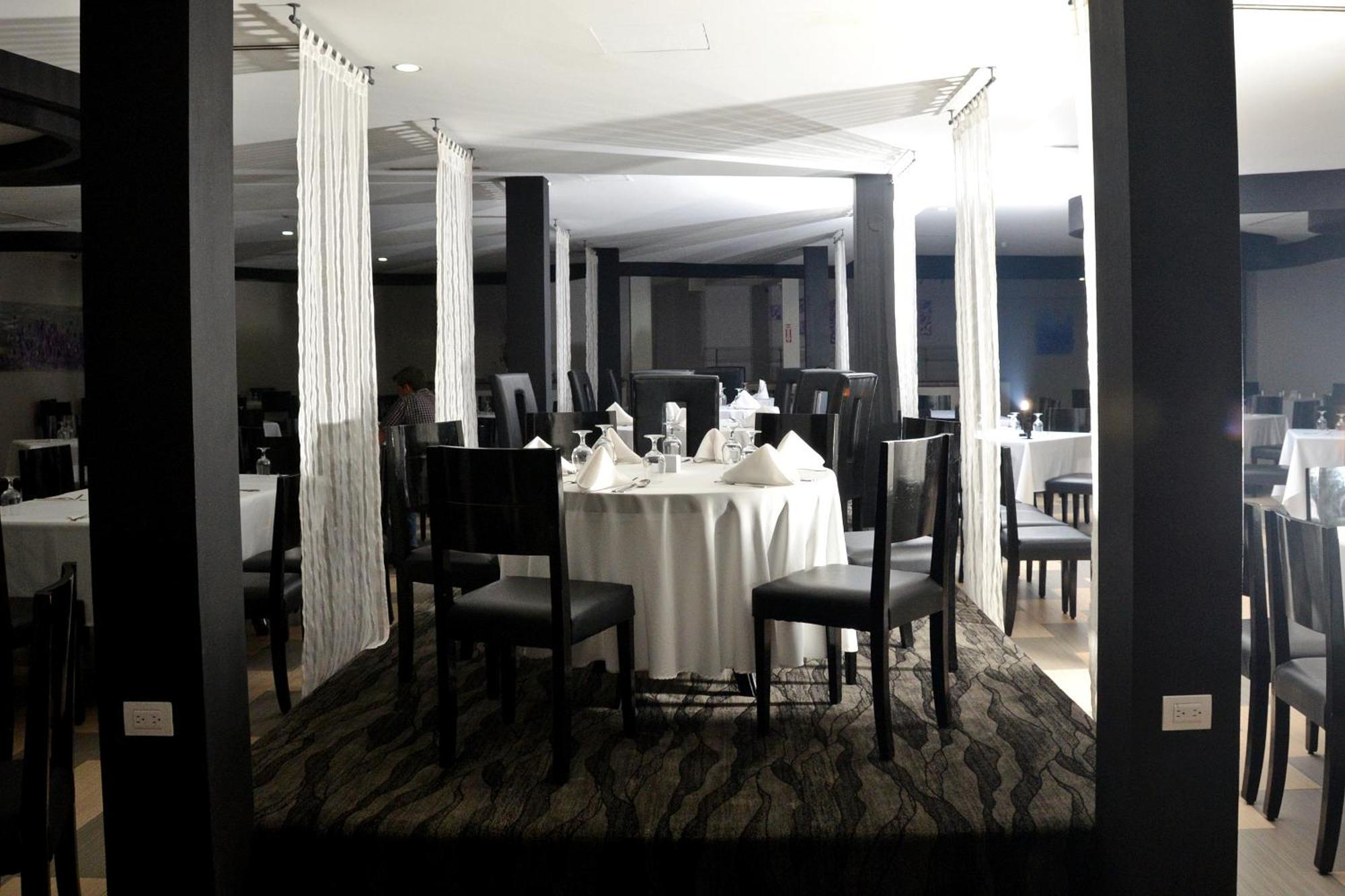 Regent Star Hotel Piarco Экстерьер фото